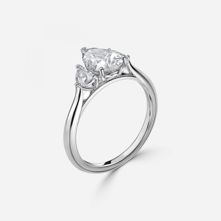 Nhẫn đính hôn kim cương nhân tạo Juliette Pear ba viên