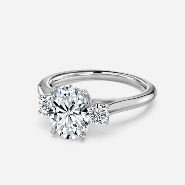 Nhẫn đính hôn kim cương nhân tạo Olivia Oval ba viên
