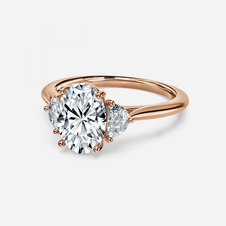 Nhẫn đính hôn kim cương nhân tạo Juliette Oval ba viên