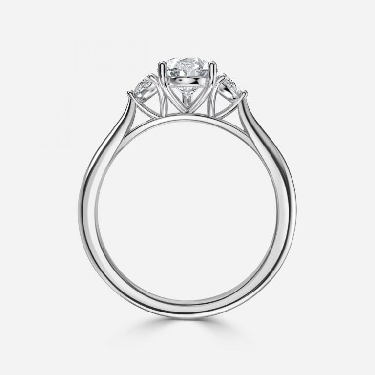 Nhẫn đính hôn kim cương nhân tạo Juliette Pear ba viên