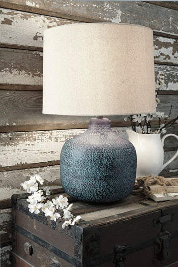 Malthace Metal Table Lamp (1/CN)