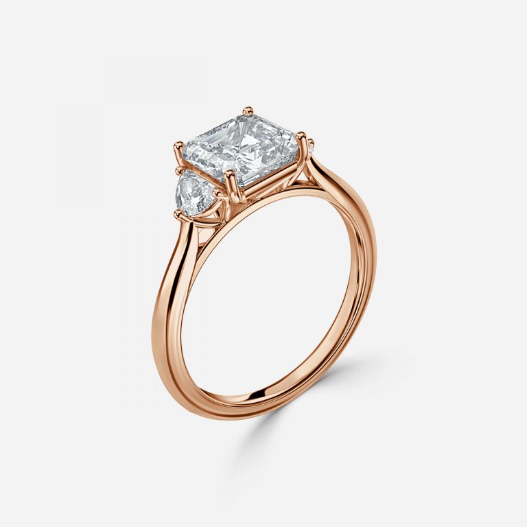 Nhẫn đính hôn ba viên đá Juliette Asscher