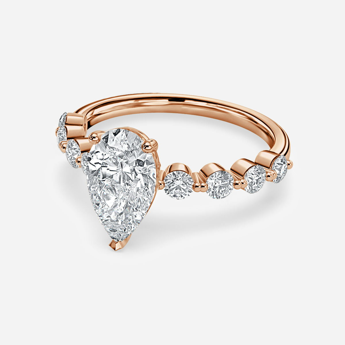 Nhẫn đính hôn kim cương Vivian Pear độc đáo