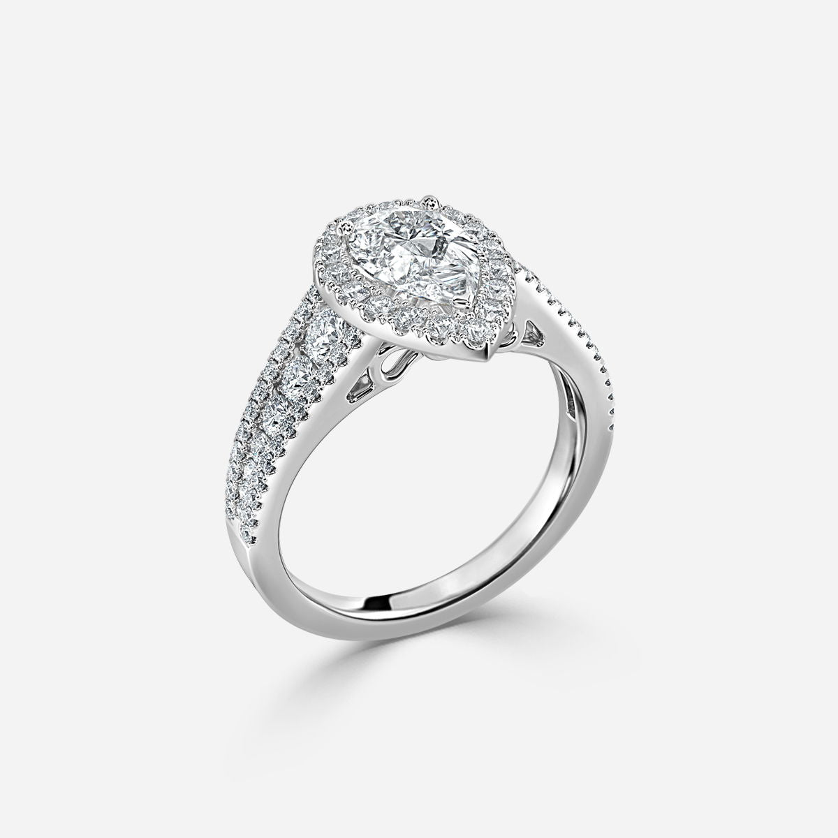 Nhẫn đính hôn kim cương nhân tạo Dalia Pear Halo