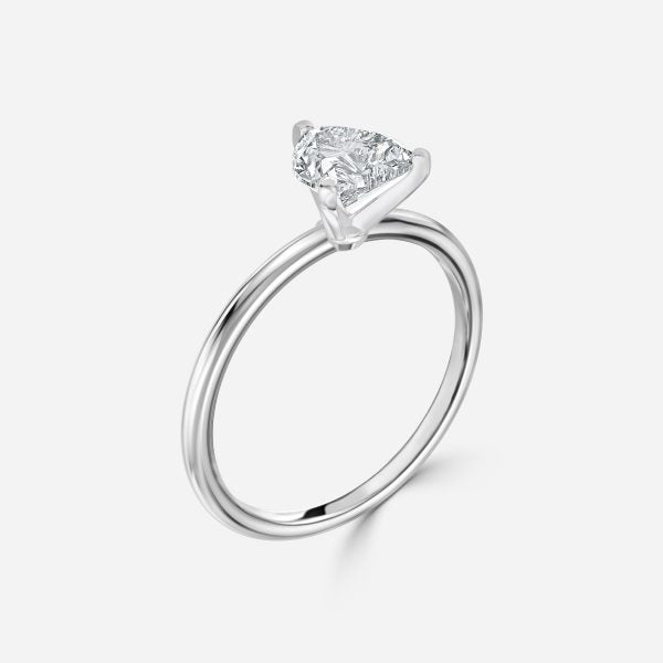 Nhẫn đính hôn kim cương nhân tạo Alika Heart Lab
