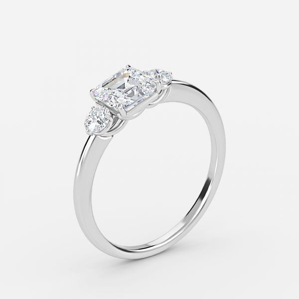 Nhẫn đính hôn kim cương nhân tạo ba viên của Jemima Asscher