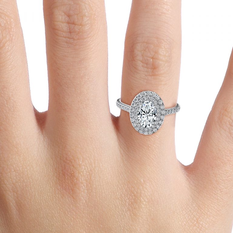 Nhẫn đính hôn kim cương nhân tạo Laila Oval Halo