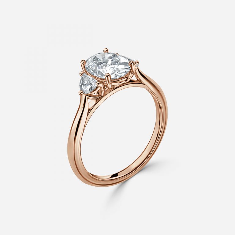 Nhẫn đính hôn kim cương nhân tạo Juliette Oval ba viên