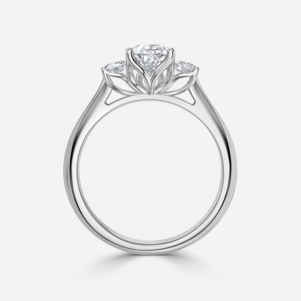 Nhẫn đính hôn kim cương nhân tạo Olivia Pear ba viên