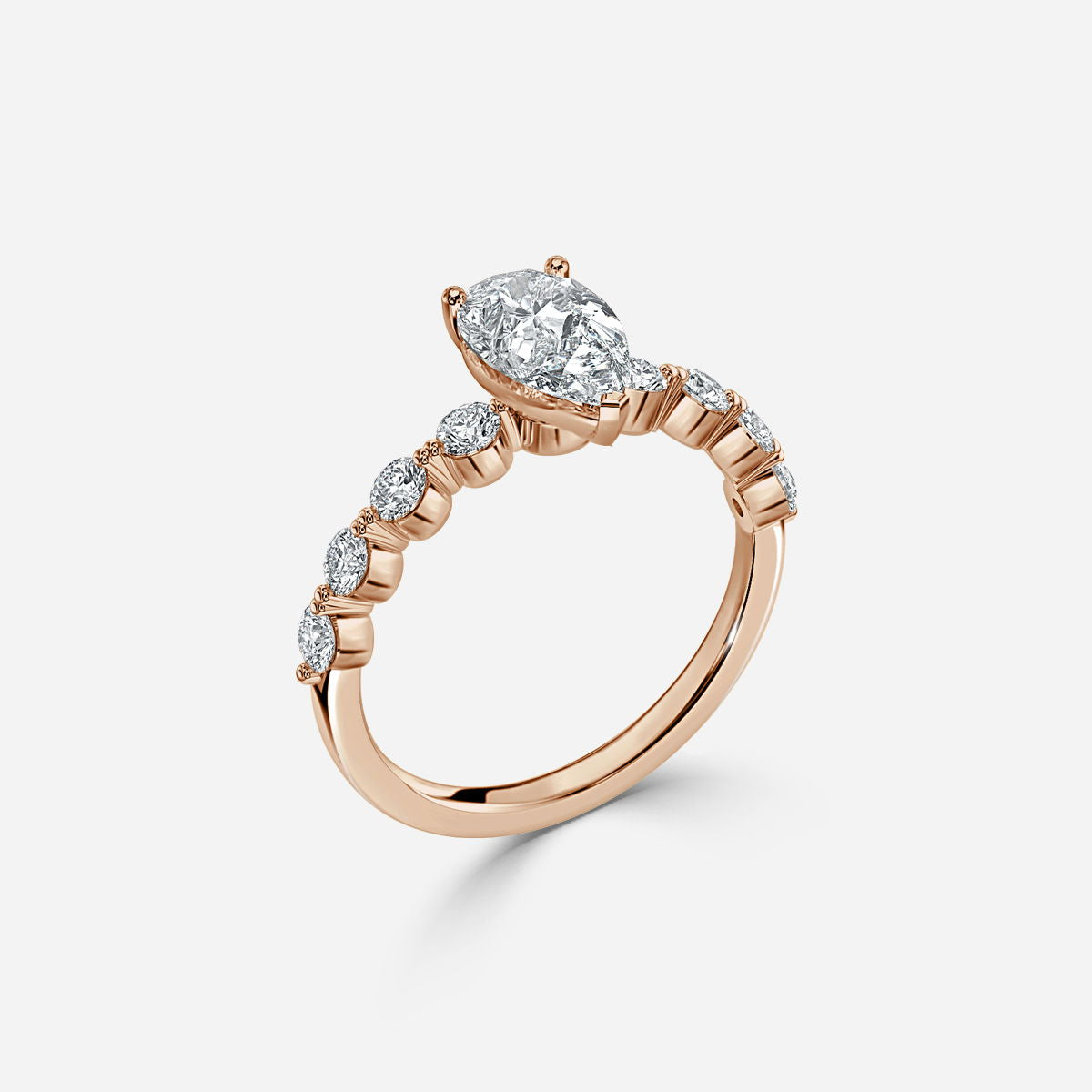 Nhẫn đính hôn kim cương Vivian Pear độc đáo