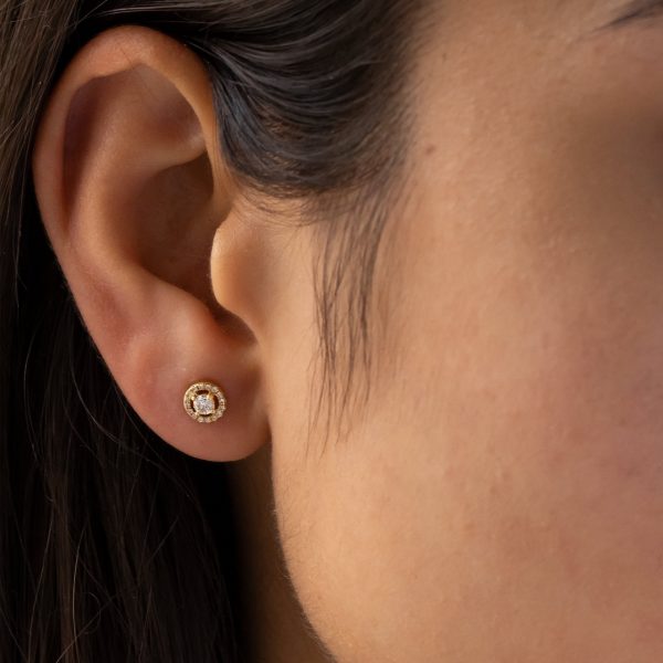 Round Diamond Halo Stud Earring
