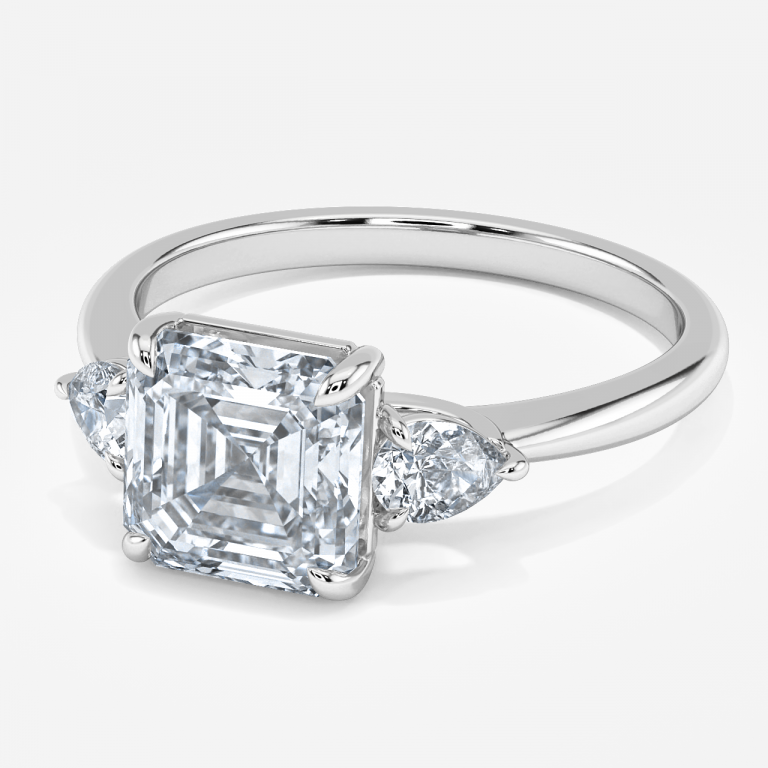Nhẫn đính hôn ba viên đá Renai Asscher