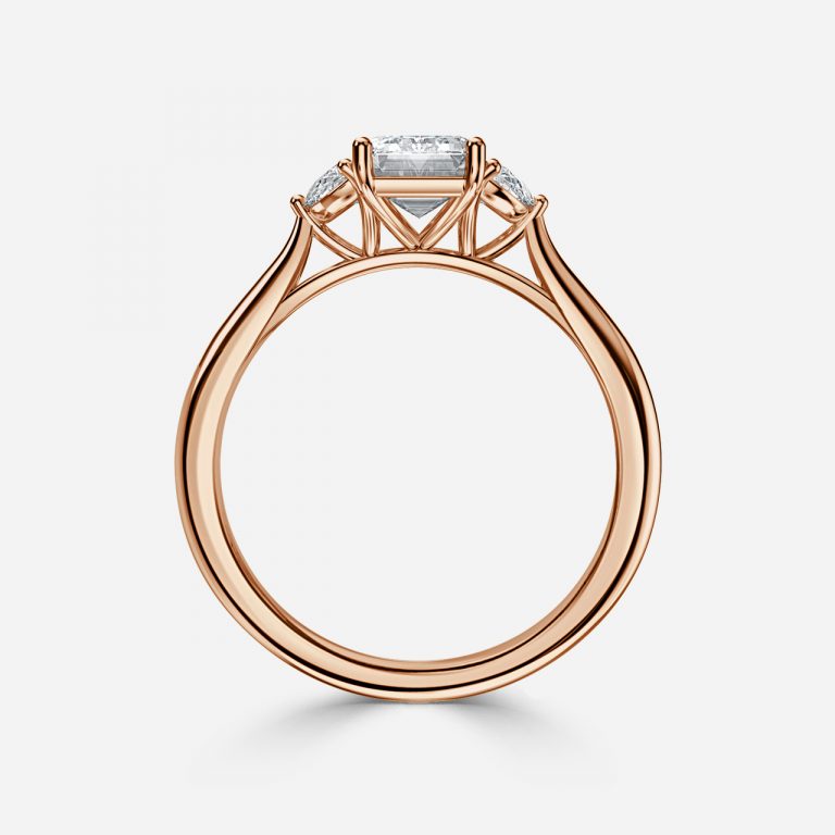 Nhẫn đính hôn kim cương nhân tạo Juliette Emerald ba viên