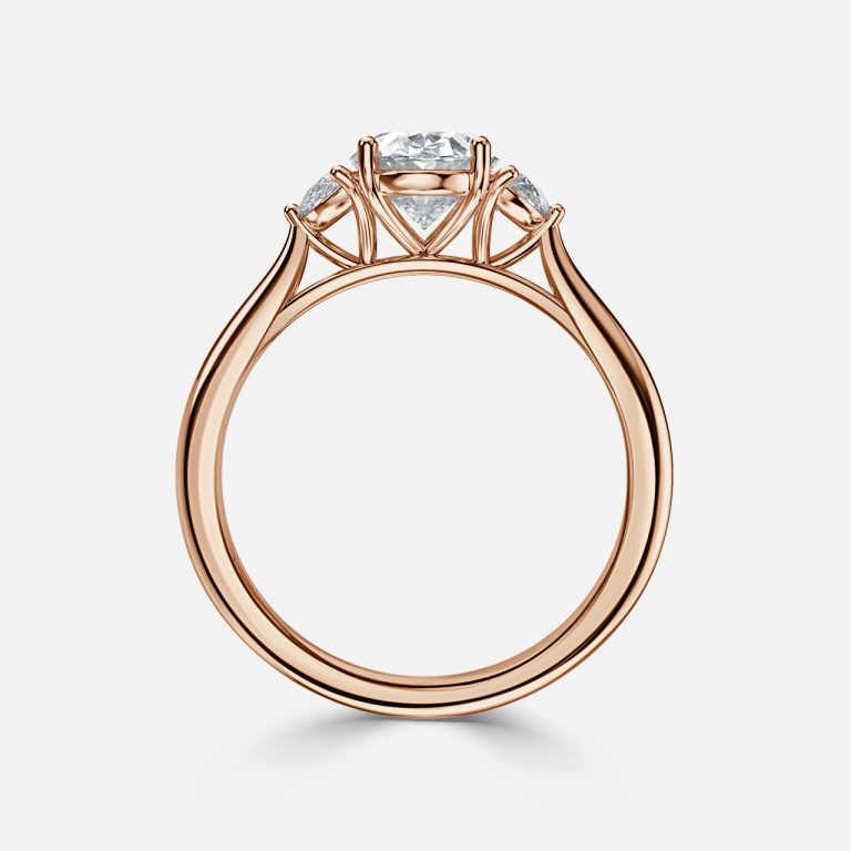 Nhẫn đính hôn kim cương nhân tạo Juliette Oval ba viên