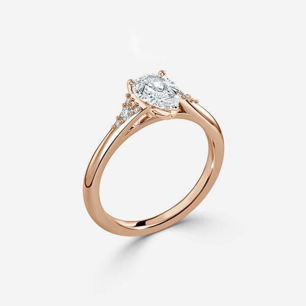 Nhẫn đính hôn kim cương nhân tạo Anastasia Pear ba viên