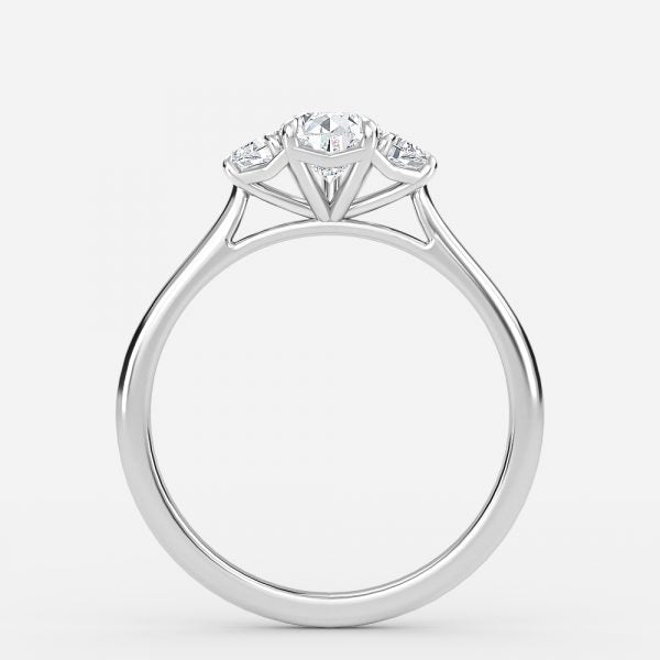 Nhẫn đính hôn kim cương nhân tạo ba viên của Ilene Pear