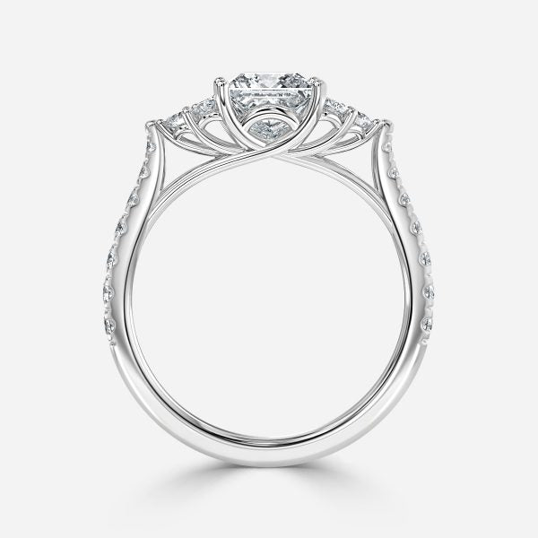 Nhẫn đính hôn kim cương nhân tạo ba viên Elizabeth Princess