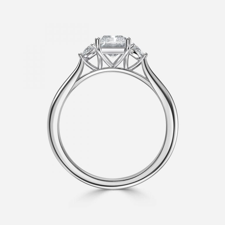 Nhẫn đính hôn kim cương nhân tạo Juliette Radiant ba viên