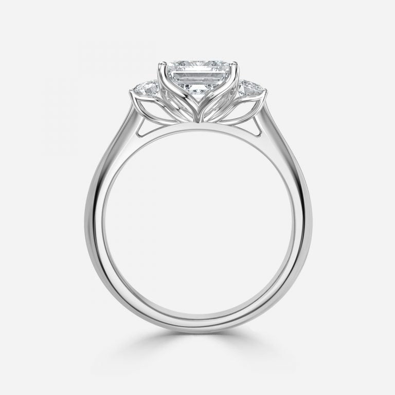 Nhẫn đính hôn kim cương nhân tạo ba viên của Olivia Asscher