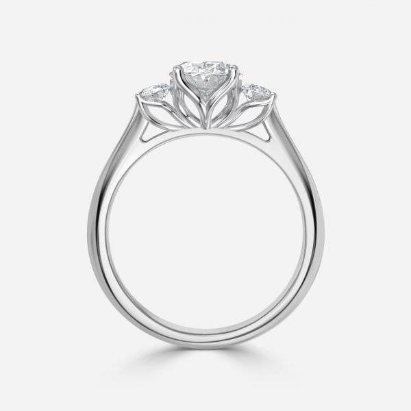 Nhẫn đính hôn kim cương nhân tạo Olivia Oval ba viên