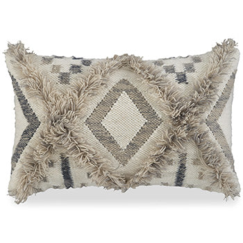 Liviah Pillow (4/CS)