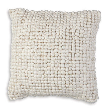 Aavie Pillow (4/CS)
