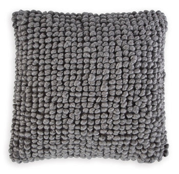 Aavie Pillow (4/CS)