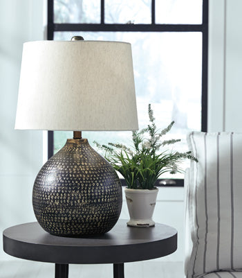 Maire Metal Table Lamp (1/CN)