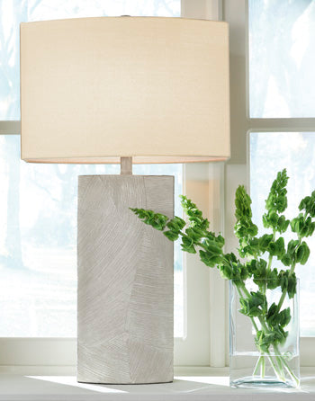 Bradard Poly Table Lamp (1/CN)