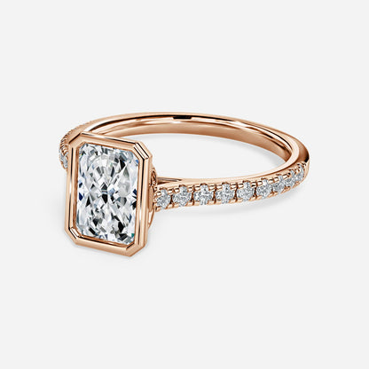Nhẫn đính hôn kim cương nhân tạo Ali'i Radiant Diamond Band