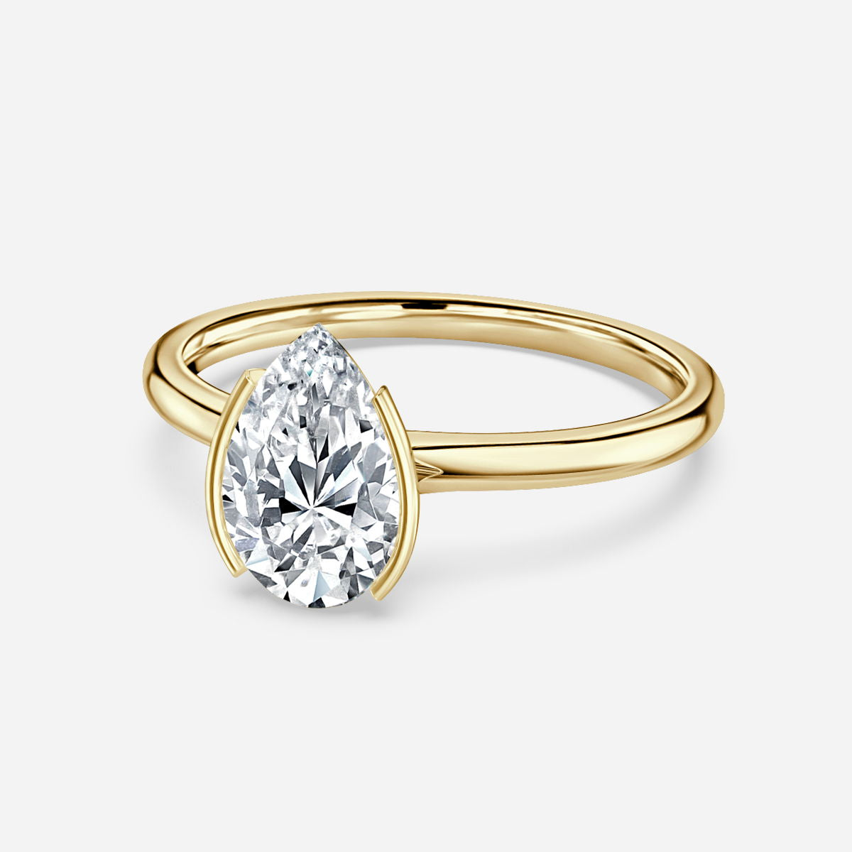 Nhẫn đính hôn kim cương nhân tạo Augusta Pear Bezel