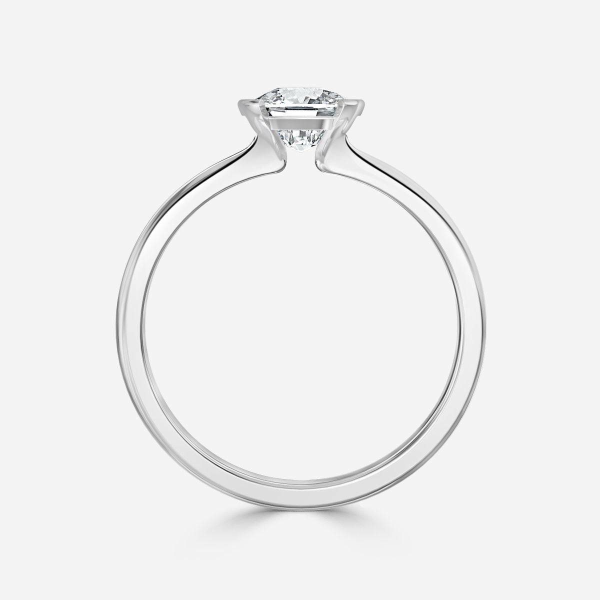 Nhẫn đính hôn kim cương nhân tạo Augusta Cushion Bezel